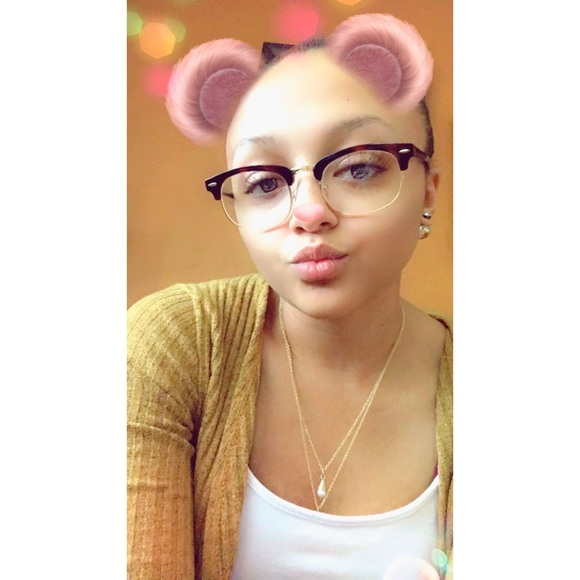 Meet your Posher, Amber - Picture 3 of 3